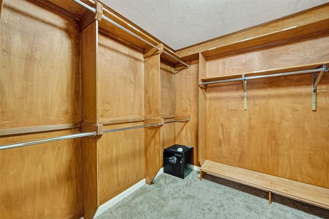 638 Meadow Knoll Drive, Stafford, TX 77477