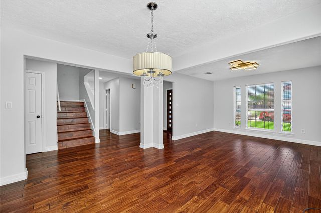 638 Meadow Knoll Drive, Stafford, TX 77477