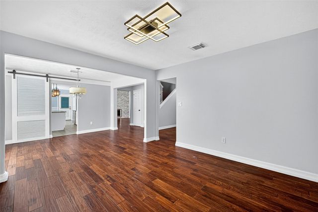 638 Meadow Knoll Drive, Stafford, TX 77477