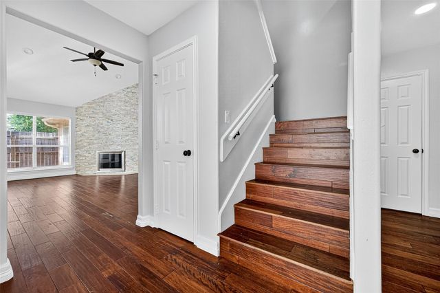 638 Meadow Knoll Drive, Stafford, TX 77477