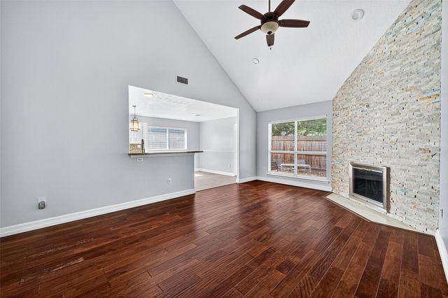 638 Meadow Knoll Drive, Stafford, TX 77477