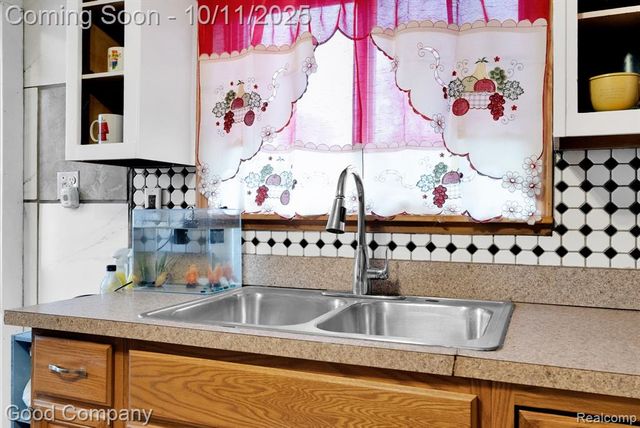 8459 Timken Avenue, Warren, MI 48089