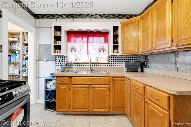 8459 Timken Avenue, Warren, MI 48089