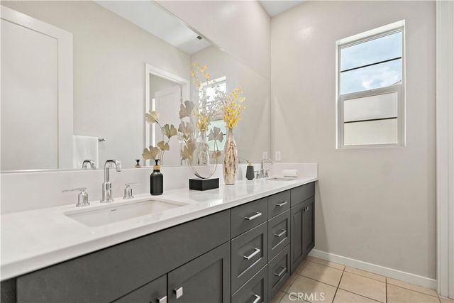 185 Frame, Irvine, CA 92618