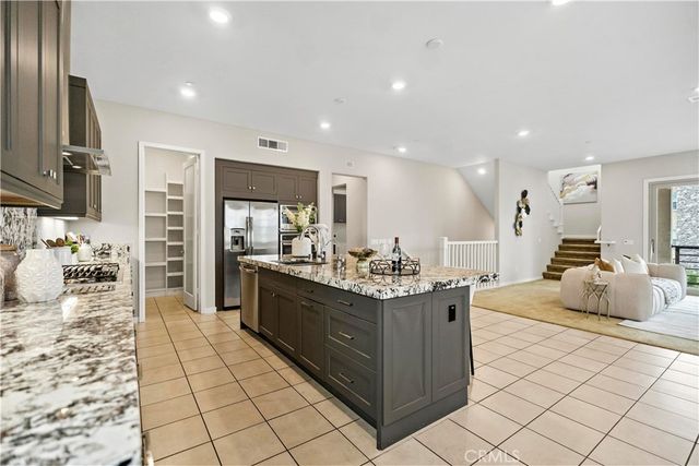 185 Frame, Irvine, CA 92618