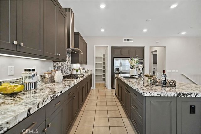 185 Frame, Irvine, CA 92618