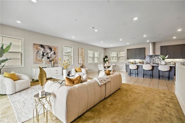 185 Frame, Irvine, CA 92618