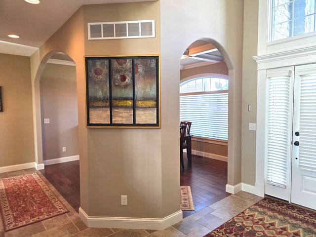 9667 Crossbow Drive N, Bloomington, IL 61705