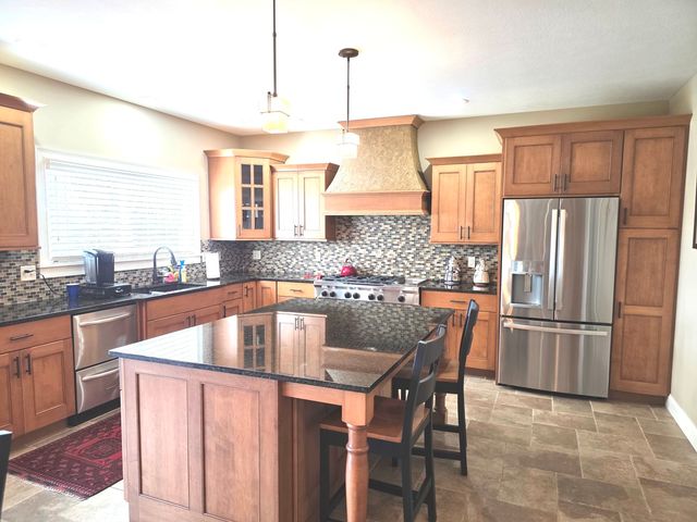 9667 Crossbow Drive N, Bloomington, IL 61705