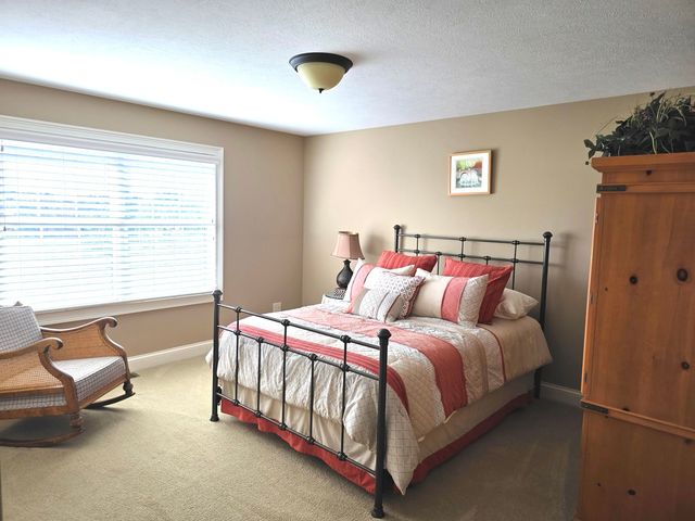 9667 Crossbow Drive N, Bloomington, IL 61705