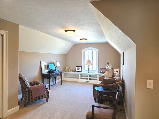 9667 Crossbow Drive N, Bloomington, IL 61705