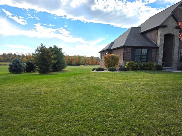 9667 Crossbow Drive N, Bloomington, IL 61705