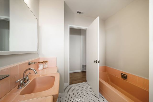 914 W 5th Street, Ontario, CA 91762