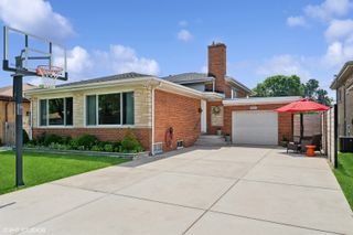 5669 N Kerbs Avenue, Chicago, IL 60646