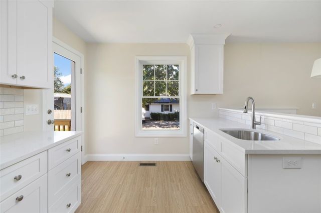 19 Wood Street A, Warwick, RI 02889