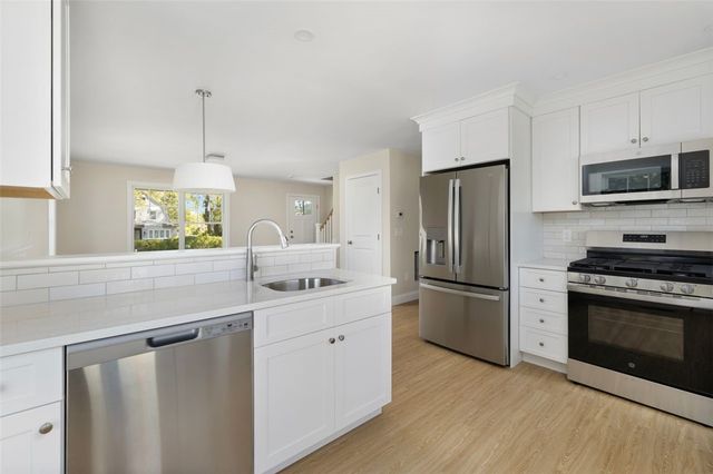 19 Wood Street A, Warwick, RI 02889