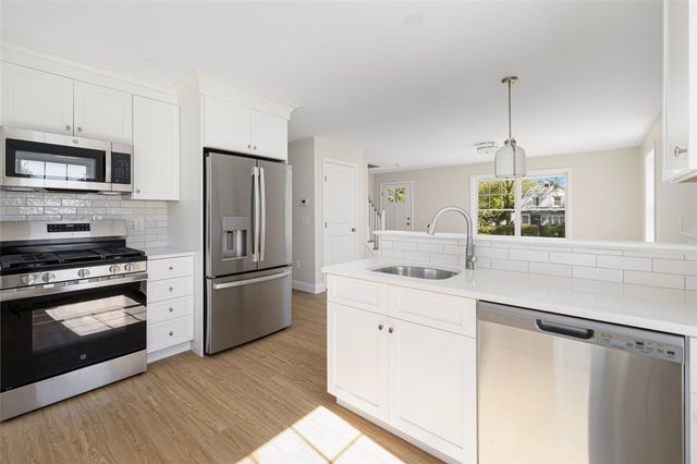 19 Wood Street A, Warwick, RI 02889