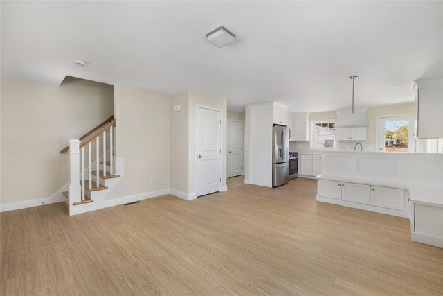 19 Wood Street A, Warwick, RI 02889