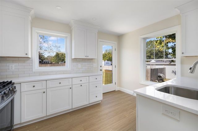 19 Wood Street A, Warwick, RI 02889
