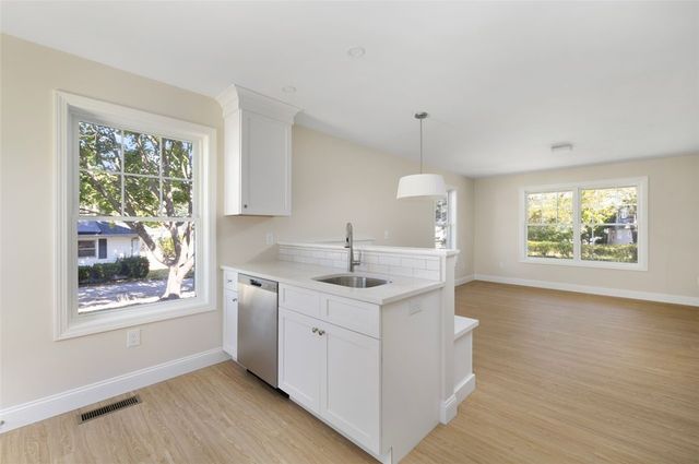 19 Wood Street A, Warwick, RI 02889