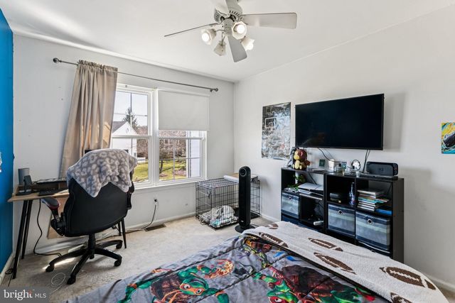 100 SIGNAL HILL, North Wales, PA 19454