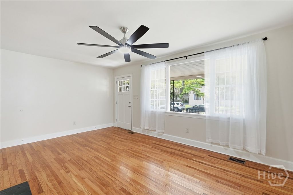 Image 10 of property listing at 2324 E 40th Street, Savannah, GA 31404