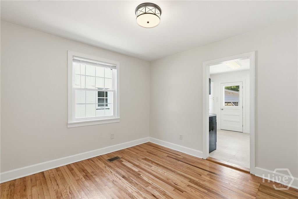 Image 14 of property listing at 2324 E 40th Street, Savannah, GA 31404