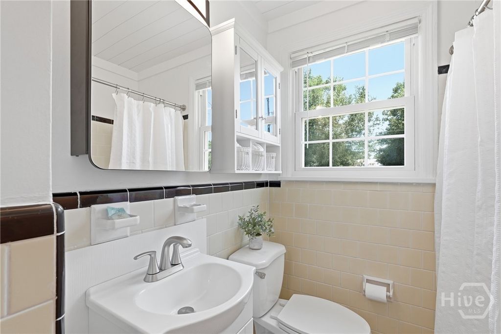 Image 23 of property listing at 2324 E 40th Street, Savannah, GA 31404