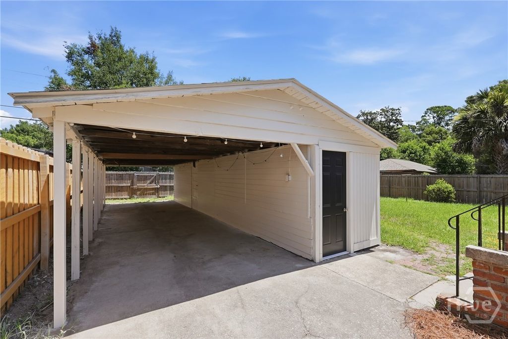 Image 27 of property listing at 2324 E 40th Street, Savannah, GA 31404