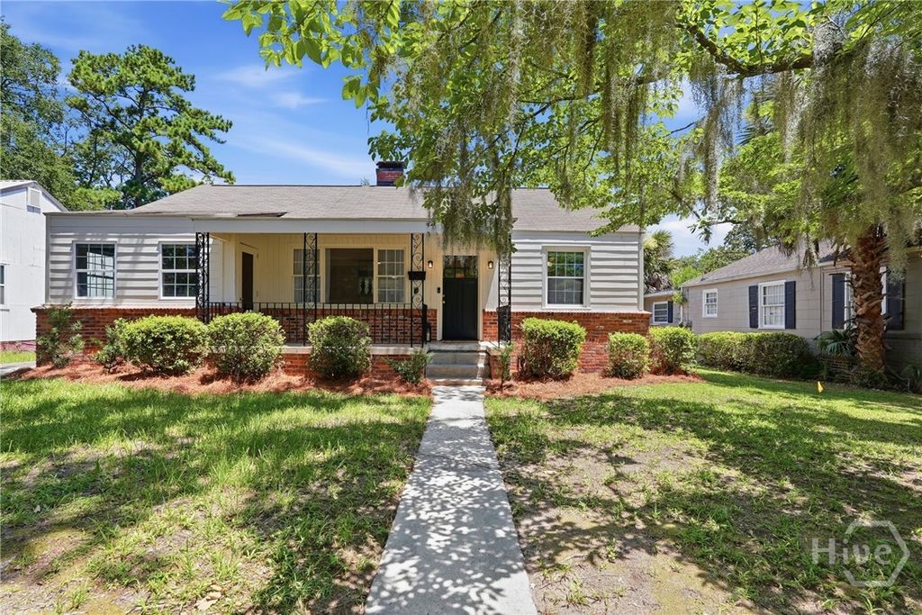 Image 6 of property listing at 2324 E 40th Street, Savannah, GA 31404