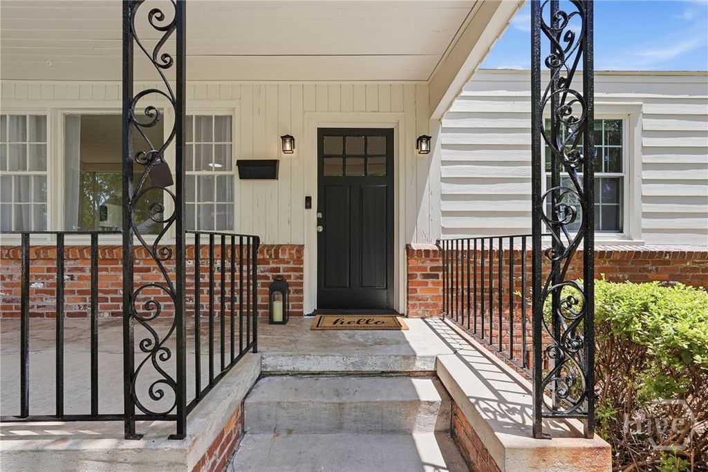 Image 7 of property listing at 2324 E 40th Street, Savannah, GA 31404