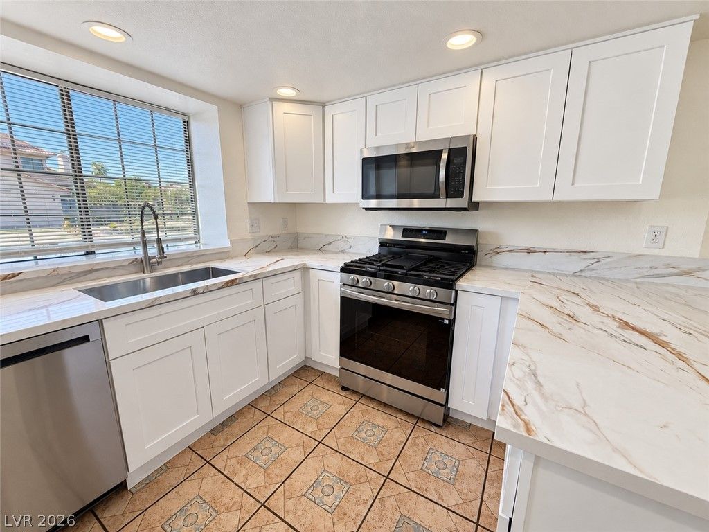 6544 Hartwood Road, Las Vegas, NV 89108 — photo 2