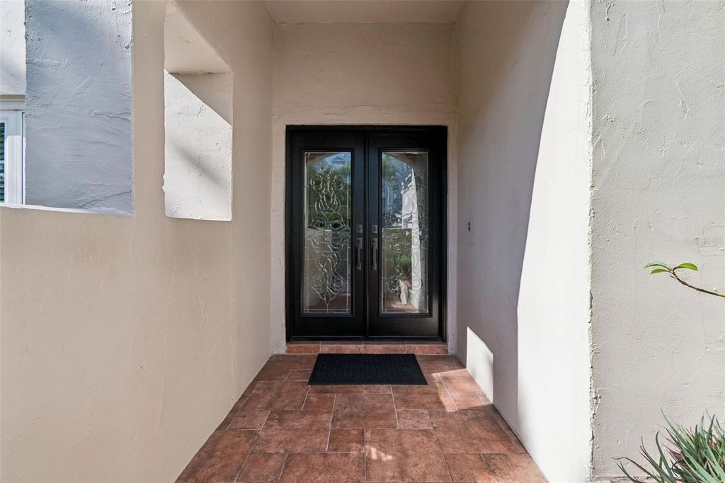 Image 4 of property listing at 4951 BAYSHORE BOULEVARD 4951A, Tampa, FL 33611