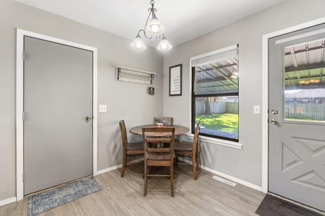 802 E Dyann Drive, Nixa, MO 65714