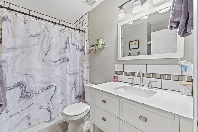 802 E Dyann Drive, Nixa, MO 65714