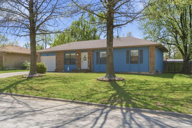 802 E Dyann Drive, Nixa, MO 65714