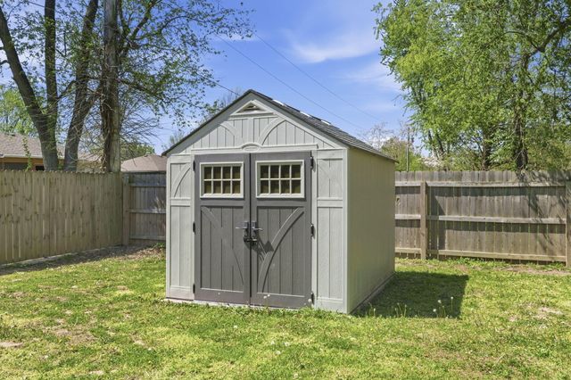 802 E Dyann Drive, Nixa, MO 65714