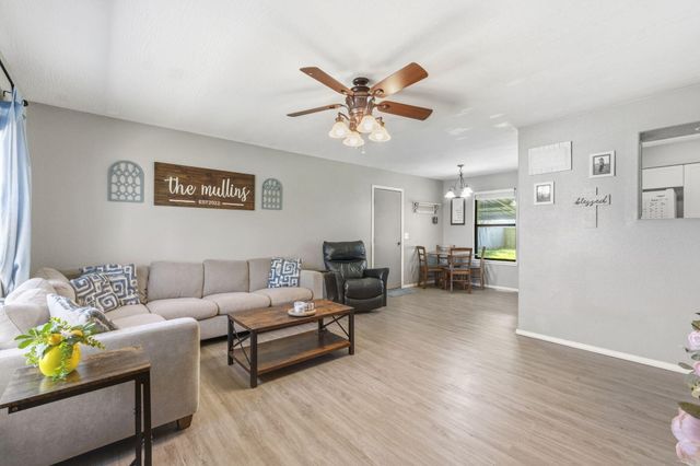 802 E Dyann Drive, Nixa, MO 65714