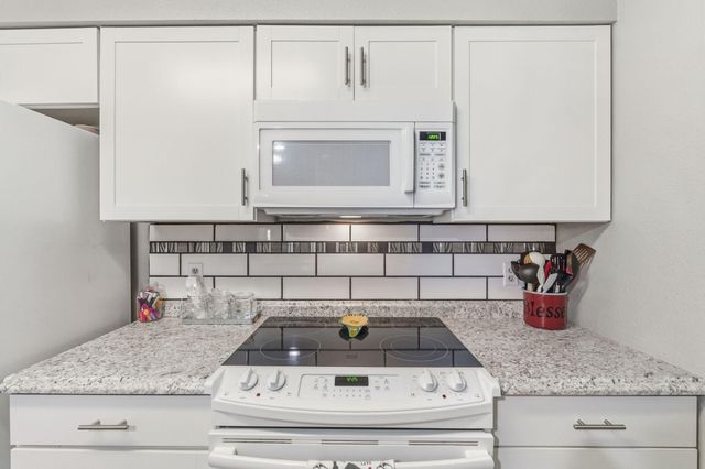 802 E Dyann Drive, Nixa, MO 65714