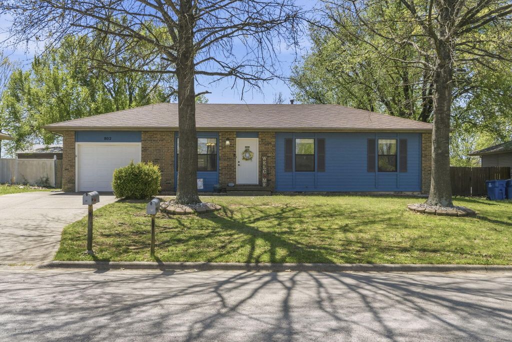 802 E Dyann Drive, Nixa, MO 65714