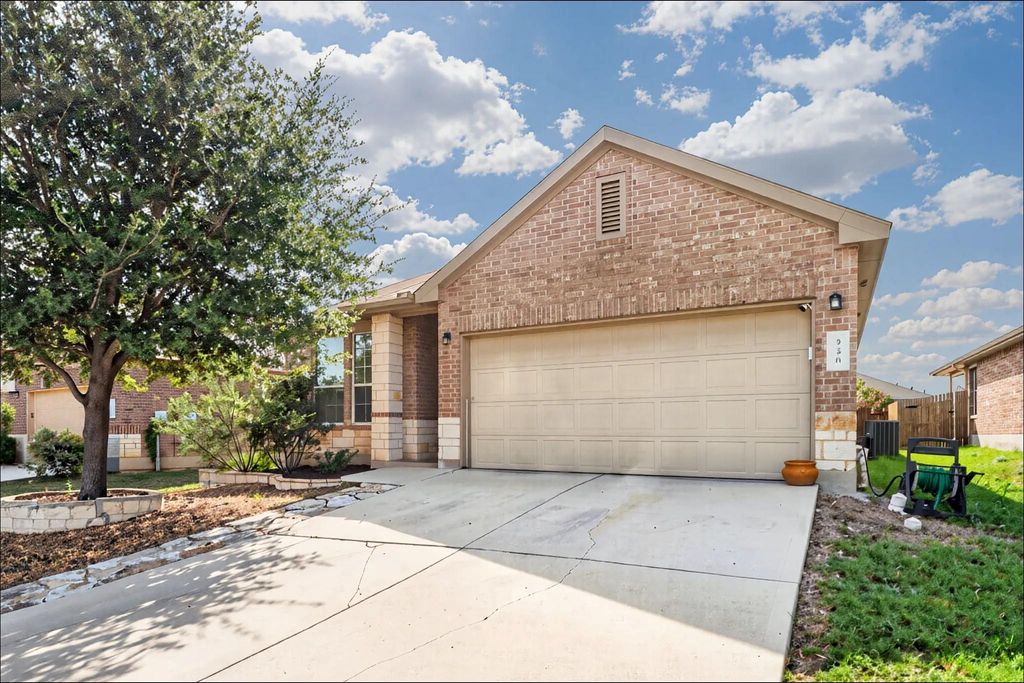 556 Moonwalker TRL, Buda, TX 78610
