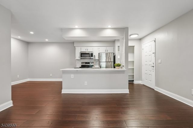 74 Marlowe Ct, Franklin Twp., NJ 08873