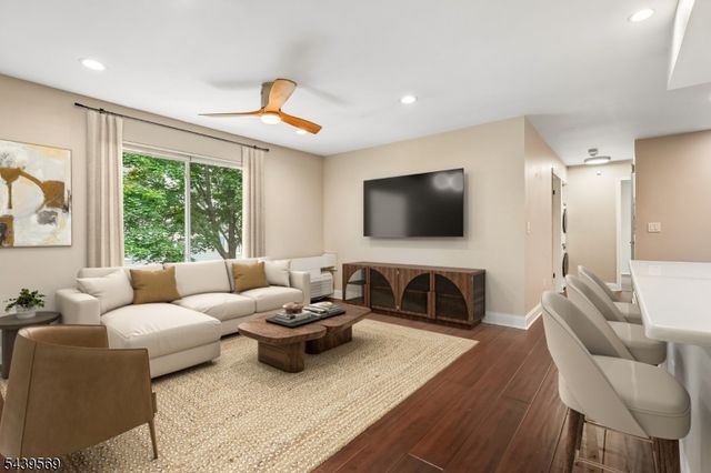 74 Marlowe Ct, Franklin Twp., NJ 08873