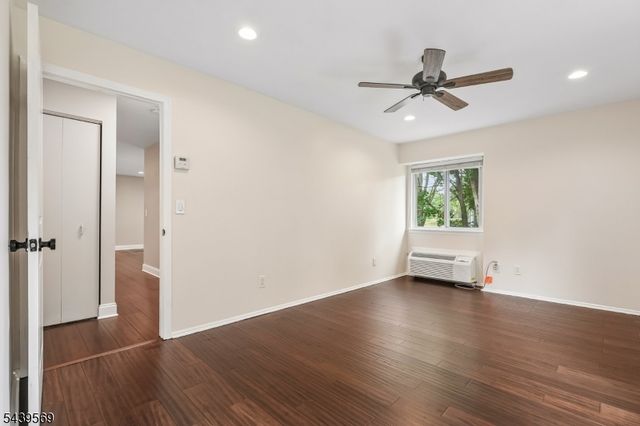 74 Marlowe Ct, Franklin Twp., NJ 08873