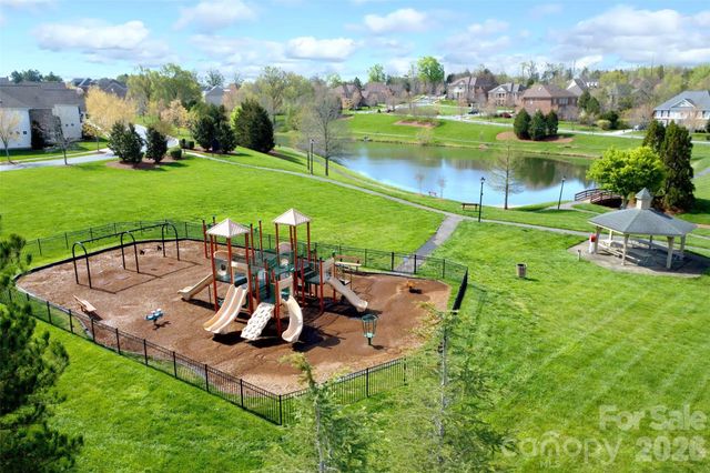 522 N Oak Drive, Huntersville, NC 28078