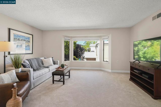 1225 Singingwood Ct 1, Walnut Creek, CA 94595