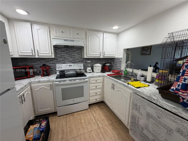 13685 NE 10th Ave 304, North Miami, FL 33161