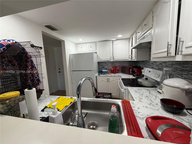 13685 NE 10th Ave 304, North Miami, FL 33161