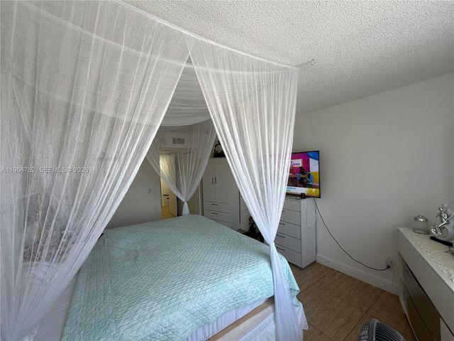 13685 NE 10th Ave 304, North Miami, FL 33161