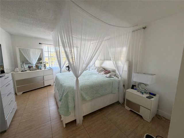 13685 NE 10th Ave 304, North Miami, FL 33161